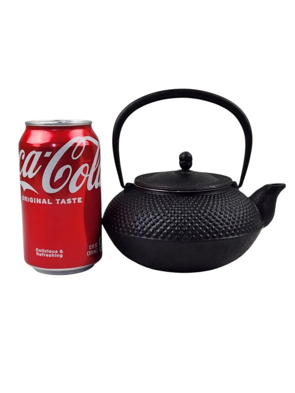 Small Black Cast Iron Teapot w/ Infuser – Textured Japanese‑Style Design